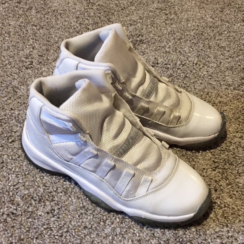 Jordan 11 25th anniversary silver size 5Y